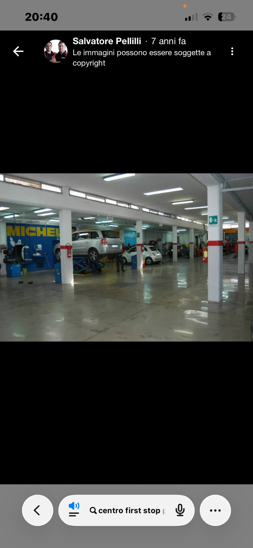 Reparto meccanica con auto in lavorazione